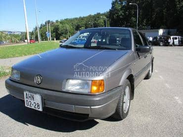 Volkswagen Passat B3 1988. god. -  kompletan auto u delovima