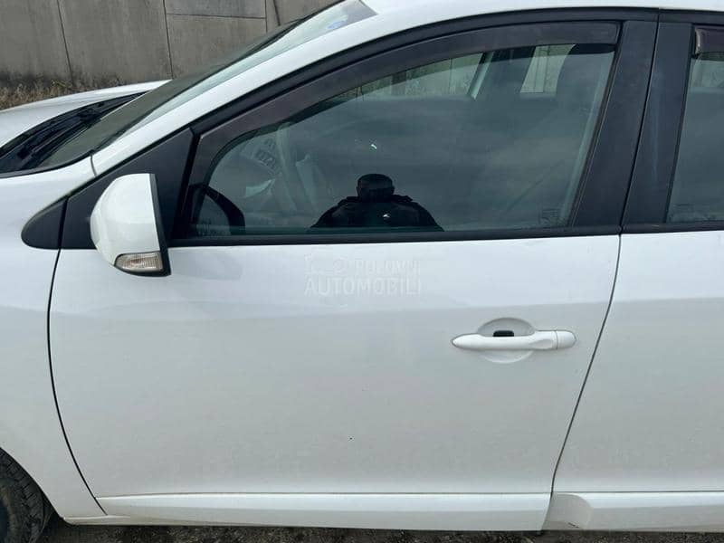 Vrata prednja leva bela DV369