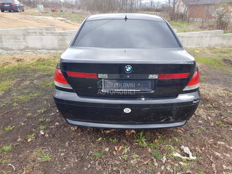 BMW 745 -  kompletan auto u delovima