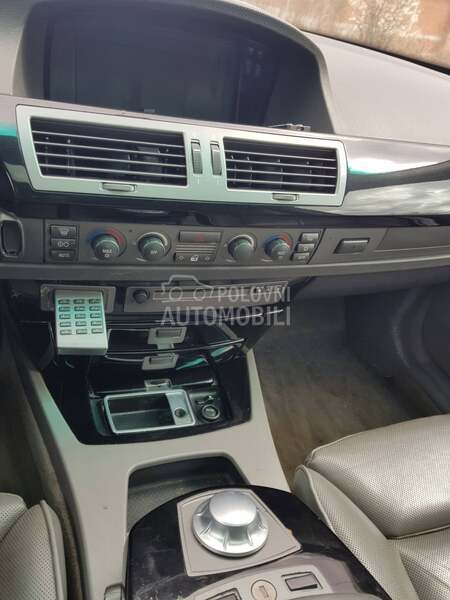 BMW 745 -  kompletan auto u delovima