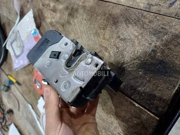 Brava zadnjih vrata Vivaro