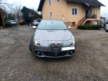 Alfa Romeo Giulietta -  kompletan auto u delovima