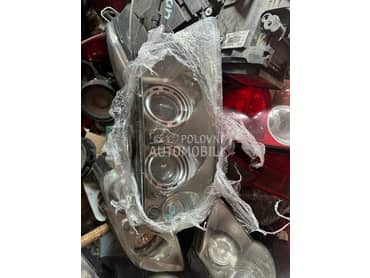 Far desni za Volkswagen Touareg od 2003. do 2006. god.