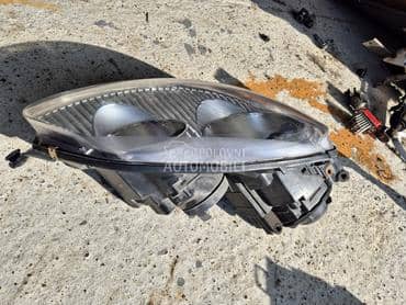 Desni far za Volkswagen Golf 5, Jetta od 2004. do 2008. god.