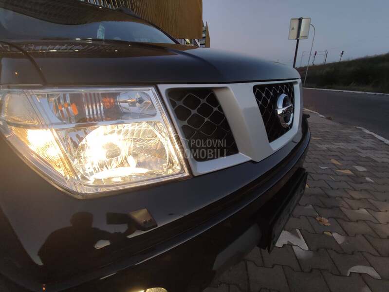 Nissan Navara 2.5d6Bsedivozi