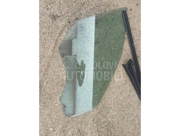 Prednje desno staklo za BMW 518, 520, 523 ... od 2010. do 2016. god.