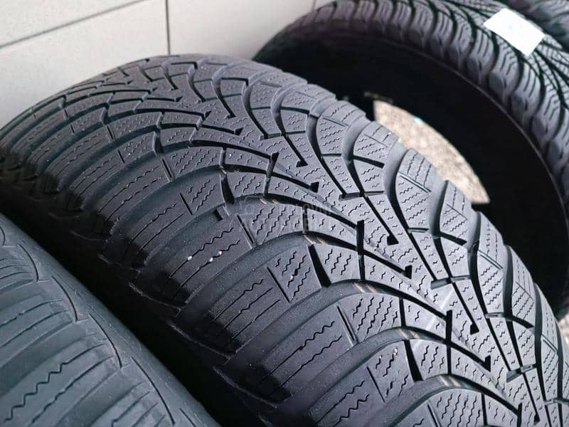 Goodyear 205/60 R16 Zimska