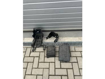 Poklopac,nosac akumulatora za Audi Q3 od 2011. do 2018. god.