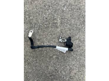 Minus klema za Audi Q3