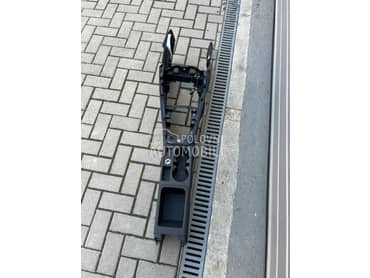 Srednja konzola oko menjaca za Audi A3 od 2020. do 2025. god.