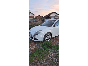 Alfa Romeo Giulietta -  kompletan auto u delovima