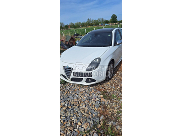 Alfa Romeo Giulietta -  kompletan auto u delovima