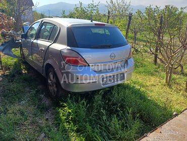 Opel Astra H -  kompletan auto u delovima