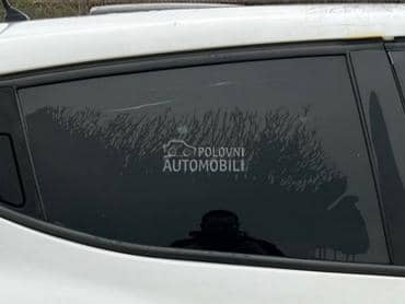 Staklo zadnje desno za Renault Clio od 2012. do 2020. god.