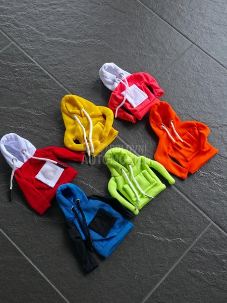 Dukserica menjaca vise boja