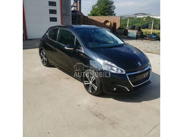 Peugeot 208 2017. god. -  kompletan auto u delovima