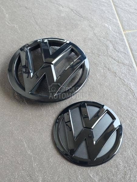 Crni znakovi haube i gepeka