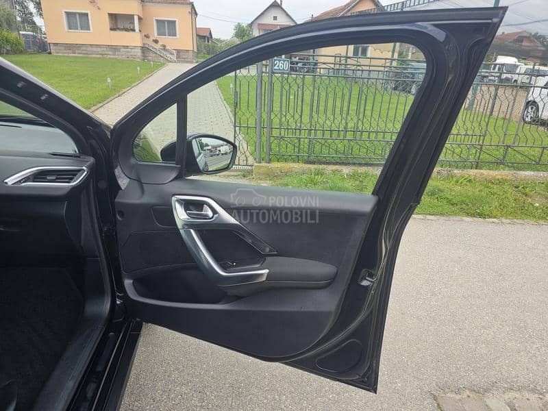 Peugeot 2008 1.5BLUEHDI ALLURE
