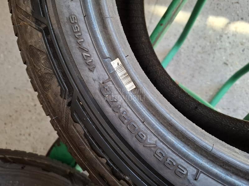 Goodyear 235/60 R17 Zimska