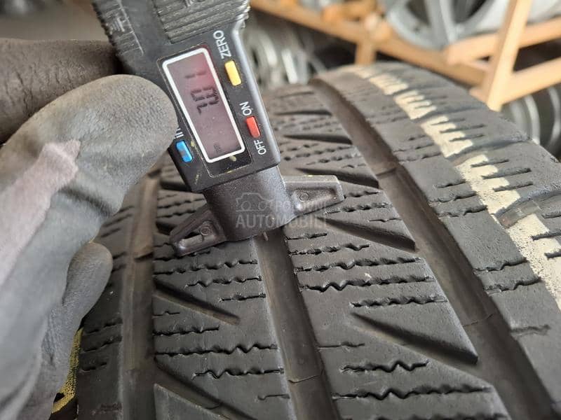 Goodyear 235/60 R17 Zimska