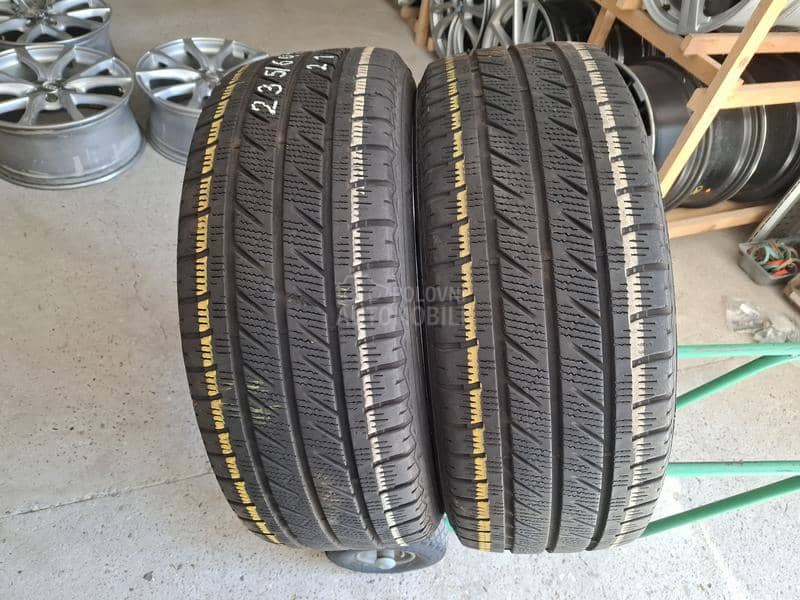 Goodyear 235/60 R17 Zimska