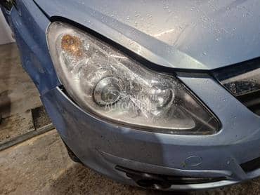 Desni far sa socivom za Opel Corsa D