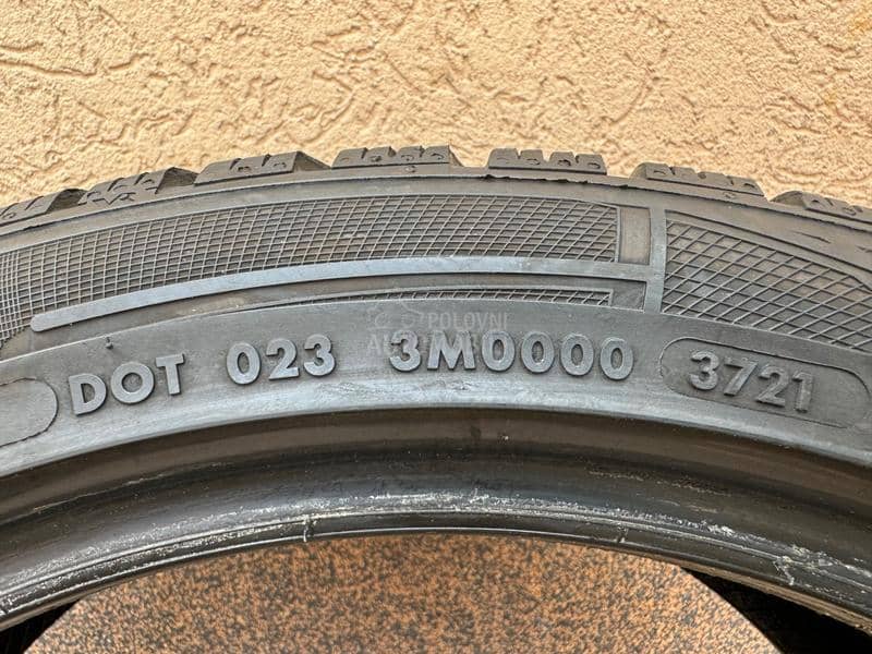 Vredestein 205/45 R17 Zimska