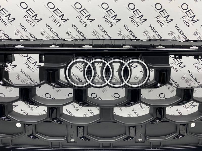 Maska Q8 2024 Black Edition