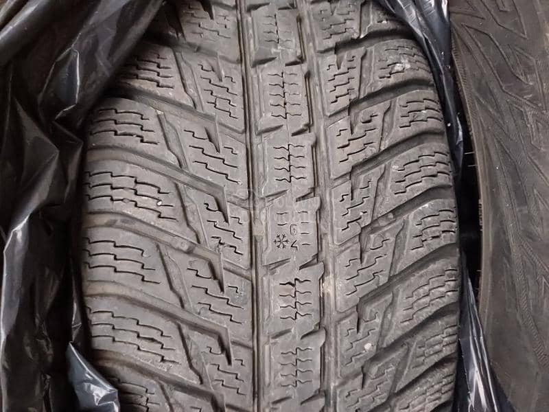 Nokian 225/60 R17 Zimska