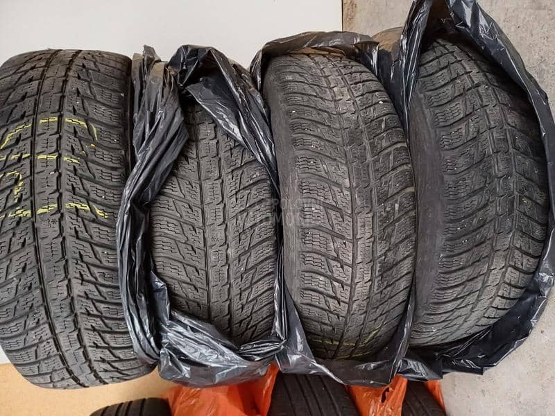 Nokian 225/60 R17 Zimska