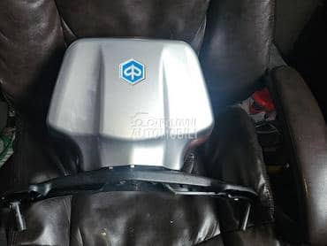Piaggio X10 naslon za suvozaca