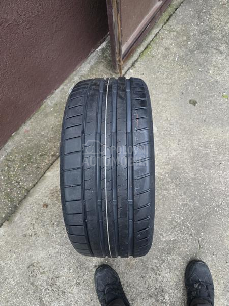 Bridgestone 235/40 R18 Letnja