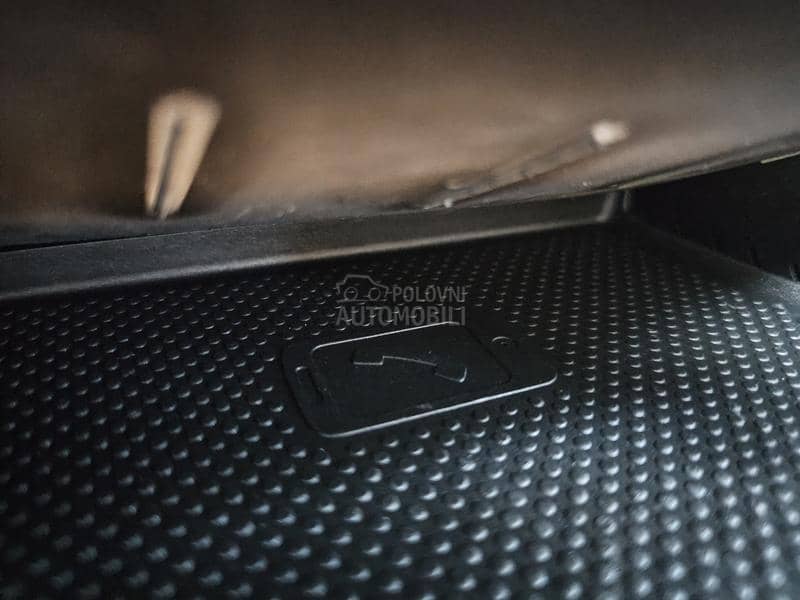 Volkswagen Touran 2.0 TDI DSG7 7S