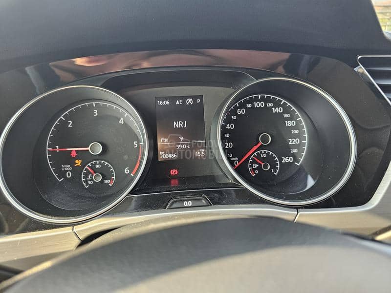 Volkswagen Touran 2.0 TDI DSG7 7S