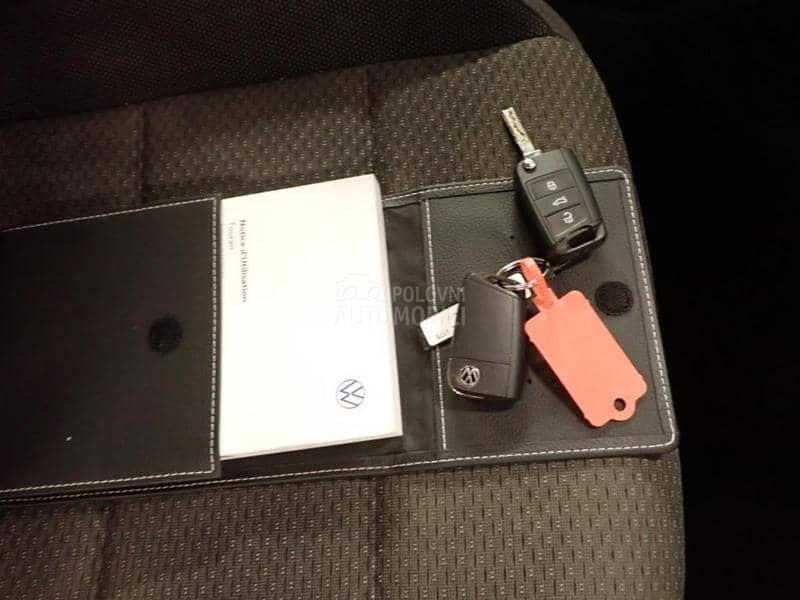 Volkswagen Touran 2.0 TDI DSG7 7S