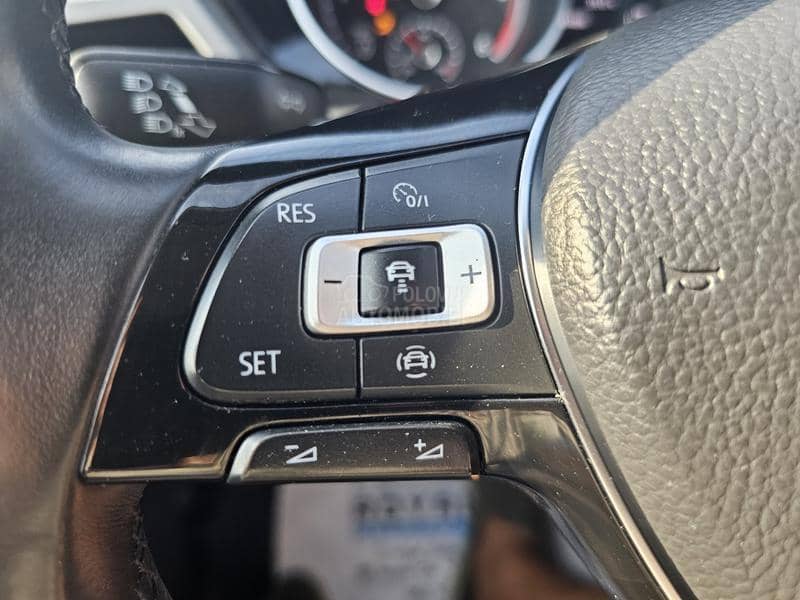 Volkswagen Touran 2.0 TDI DSG7 7S