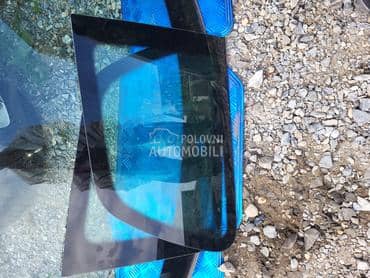 zadnje desno bočno staklo za Peugeot 307 od 2002. do 2008. god.