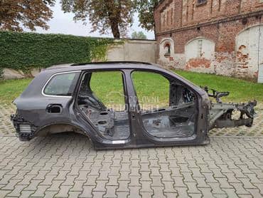 Karoserija skolja sa papirima za Volkswagen Touareg od 2011. do 2017. god.