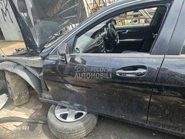 vrata da je pitanju devojka za Mercedes Benz C Klasa od 2007. do 2015. god.