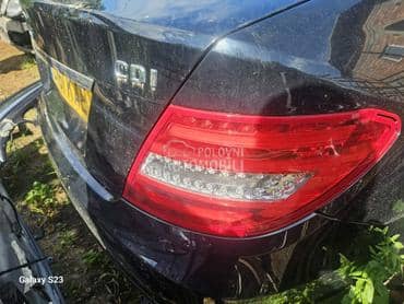desna štop lampa restajlinga za Mercedes Benz C Klasa od 2009. do 2015. god.