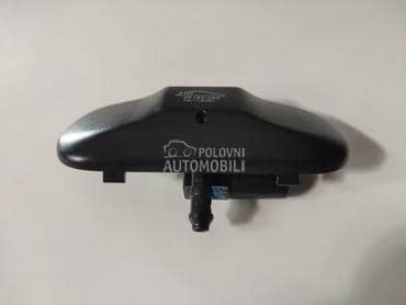 Prskalica tečnosti vetrobrana za Volkswagen Golf 5, Passat B6, Passat B7 ... od 2004. do 2015. god.