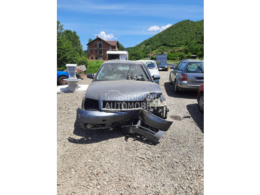 Audi A4 -  kompletan auto u delovima