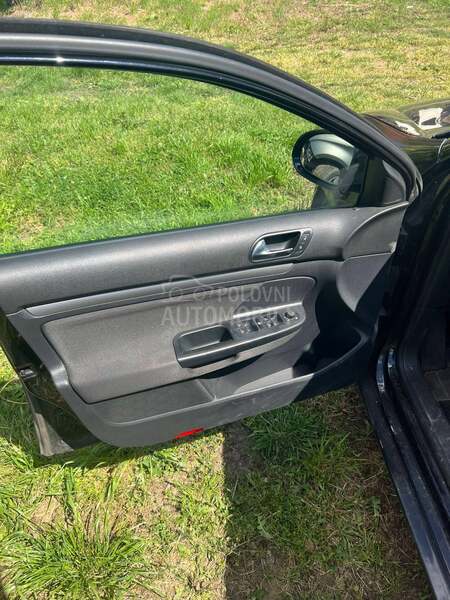 Poklopac motora