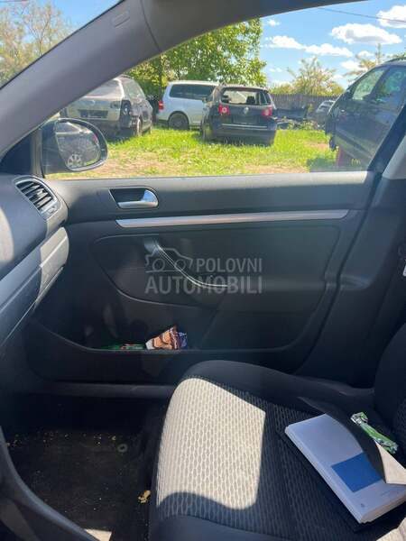 Poklopac motora