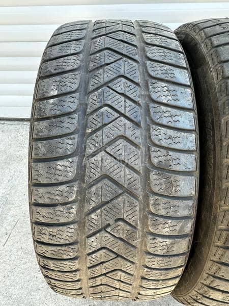 Pirelli 245/45 R19 Zimska