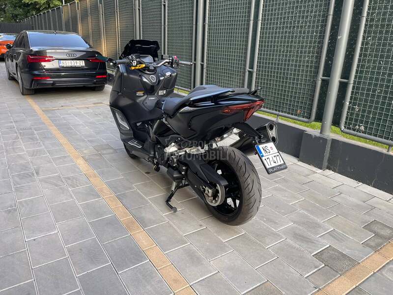 Yamaha T MAX 560 AKRAP