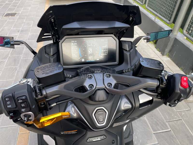 Yamaha T MAX 560 AKRAP