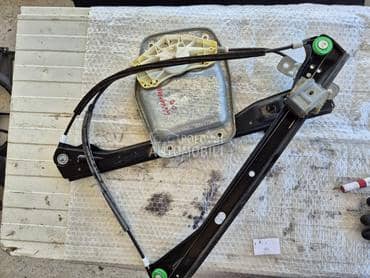 Podizac prednjeg desnog stakla za Volkswagen Golf 6 od 2009. do 2013. god.