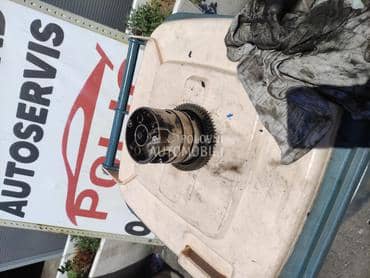 uljna pumpa 651 za Mercedes Benz A Klasa, B Klasa, C Klasa ... od 2009. do 2015. god.