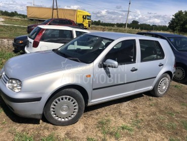 Volkswagen Golf 4 -  kompletan auto u delovima